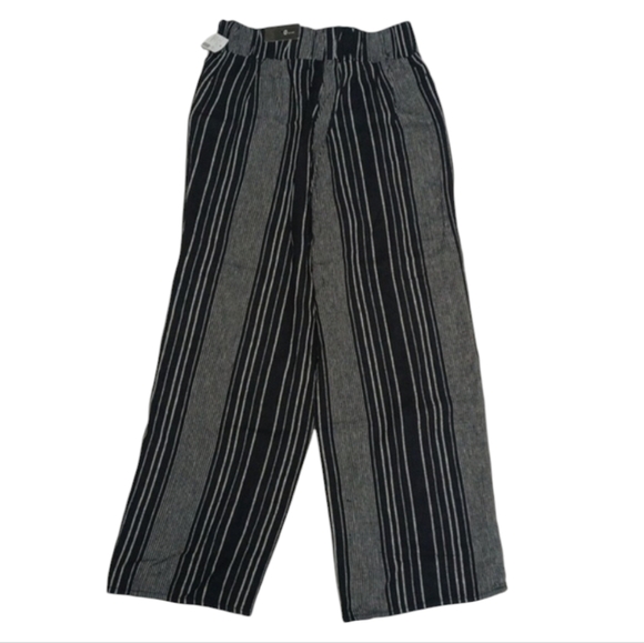 Maurices, Flyaway Wide Leg Cropped Pants - Picture 2 of 6